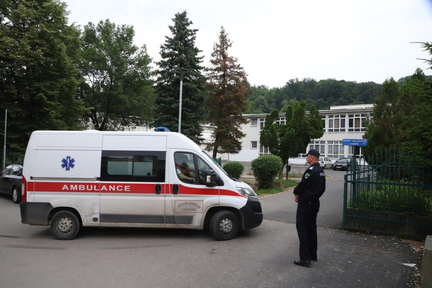 Оцу ученика који је ранио наставника одређен притвор