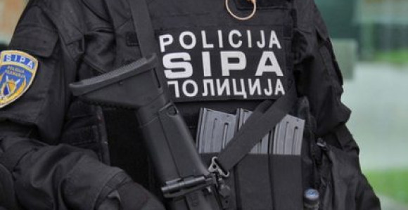 Uhapšena jedna osoba, pronađeno 38 paketa droge