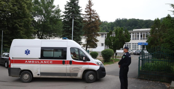 Ocu učenika koji je ranio nastavnika određen pritvor