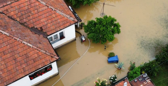 Srbija: Vanredno u 50 gradova, haos zbog poplava