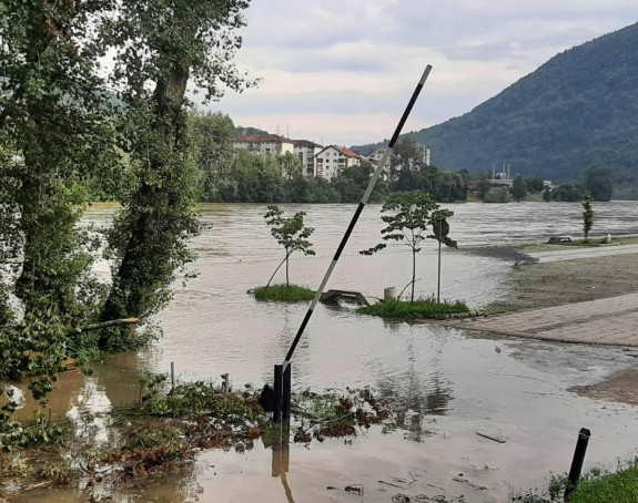 U porastu vodostaj Drine, poplavljena Rajska plaža