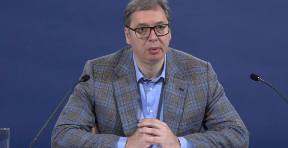 Vučić razgovarao sa majkom pretučene djece na KiM. Uslov za dijalog sa Prištinom je...