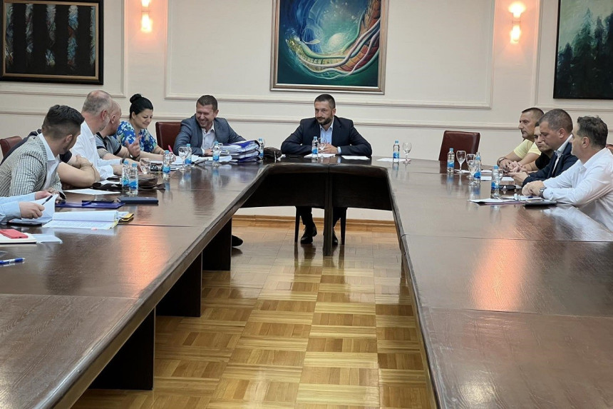 Лазић: "Неко неког овдје лаже, а не зна се ко кога"