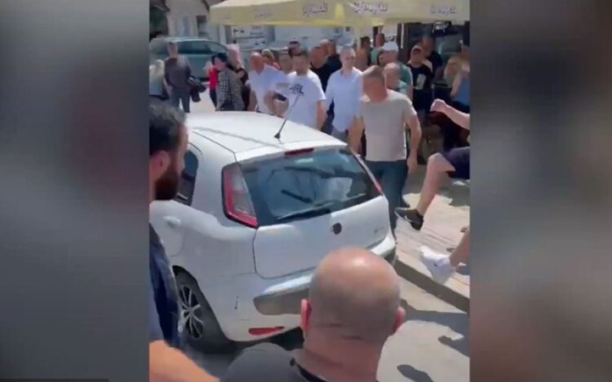 Gračanica: Mladiću vozilo prešlo preko noge (VIDEO)