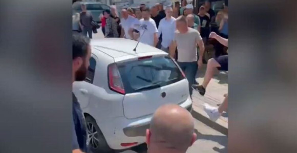 Gračanica: Mladiću vozilo prešlo preko noge (VIDEO)