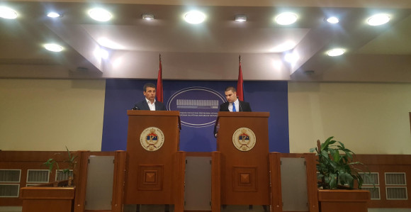 Vučinić: Ili nas prisluškujete ili radite sa strancima