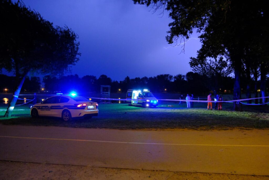 Stravična nesreća: Vozač hitne udario tri maloljetnice