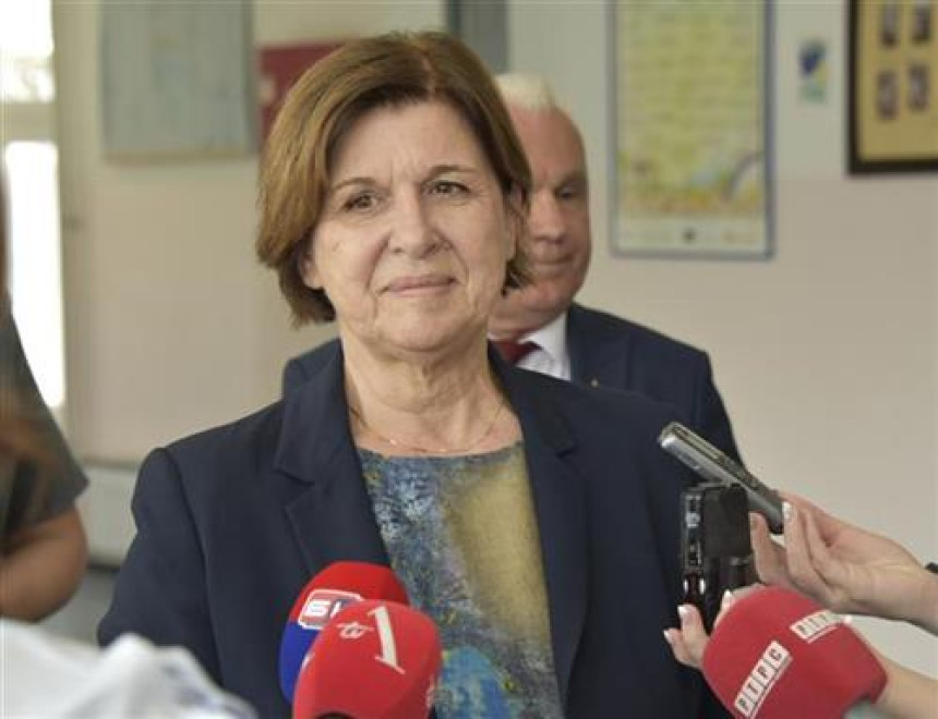 Nema ništa sporno što SNSD edukuje prosvjetare