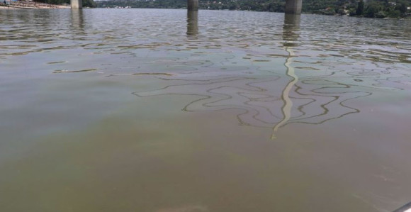 Uhapšen kapetan broda, 30 t nafte završilo u Dunavu