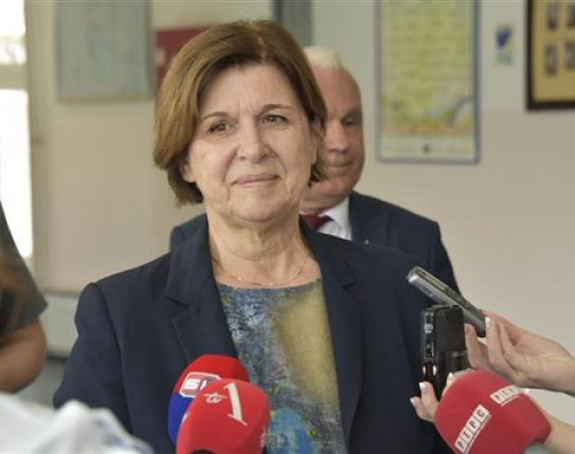 Нема ништа спорно што СНСД едукује просвјетаре