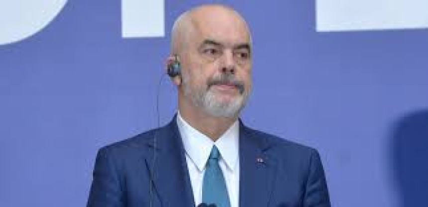 Rama o Kurtiju: Čita ankete i skuplja poene