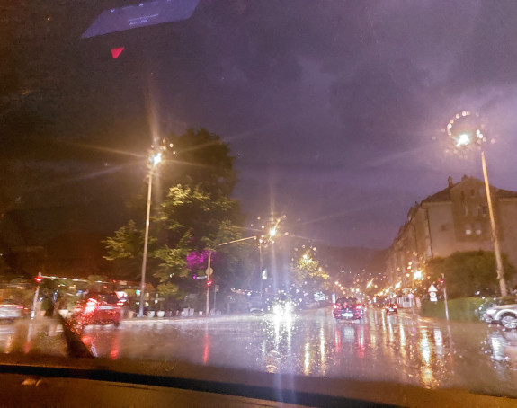 Невријеме праћено кишом и грмљавином погодило Бањалуку