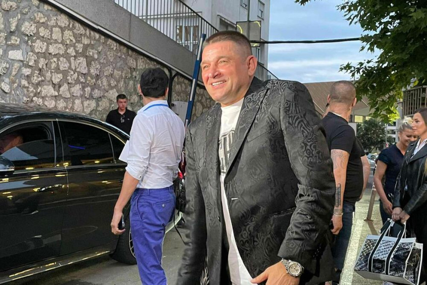 Баја Мали Книнџа направио лом пред 15.000 људи на Ташмајдану!