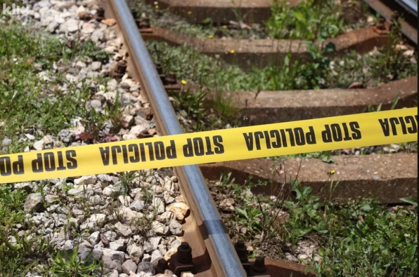 Због ТикТока се попели на воз па их ударила струја