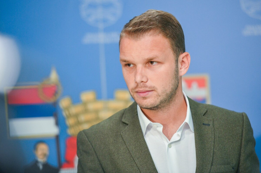 Stanivuković pozvao građane ispred Gradske uprave - ovo se više ne može izdržati!