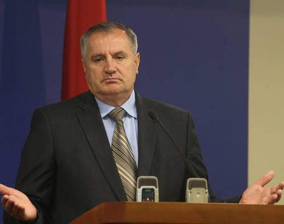 Због враћања дуга Влада касни са исплатама плата