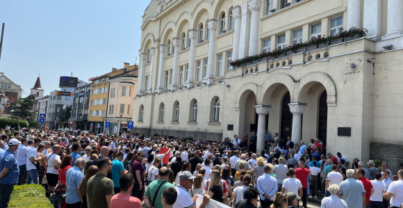 Protest ispred Gradske uprave: Ugrožena likvidnost grada