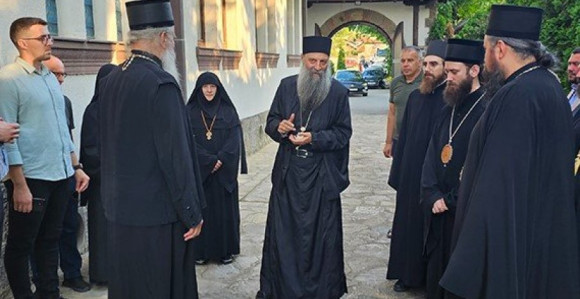 Patrijarh stigao u Gračanicu, sutra služi svetu liturgiju