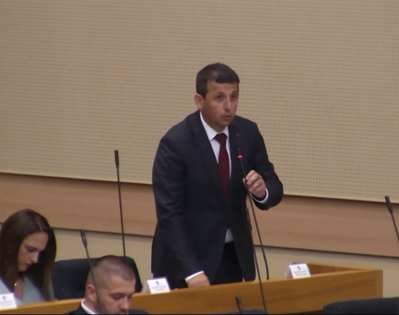Imamo 200 mil. za Prointer, a nemamo 100 miliona za referendum?!