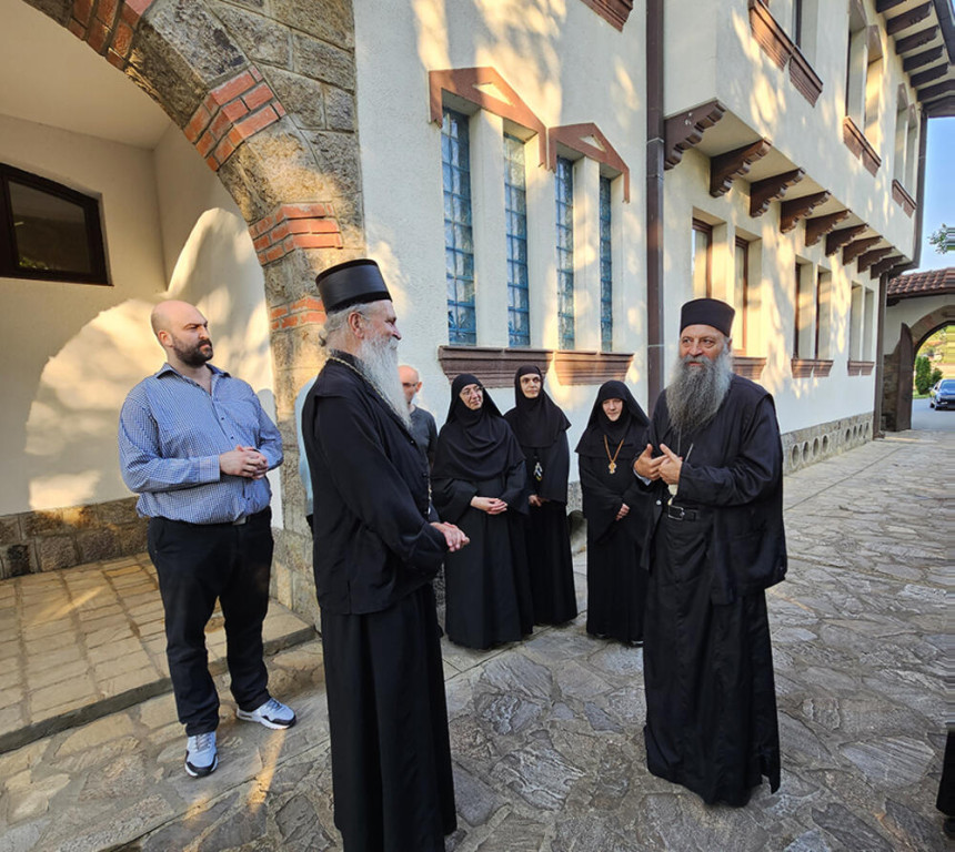 Patrijarh Porfirije služi liturgiju i parastos u Gračanici