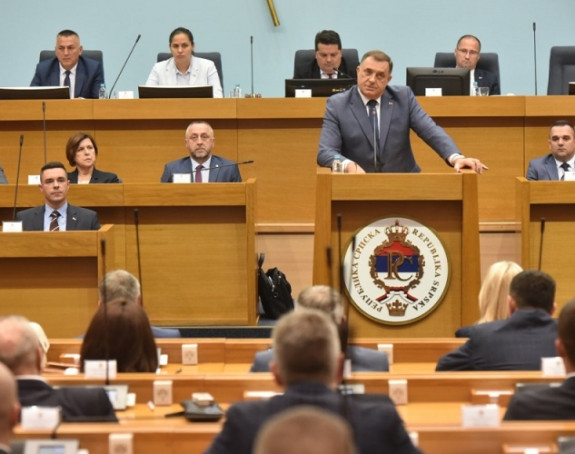 Додик поново уживо слагао и обмануо посланике и јавност