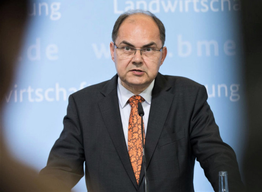 Zaoštravanje krize: Šmit najavio „ozbiljnu reakciju“