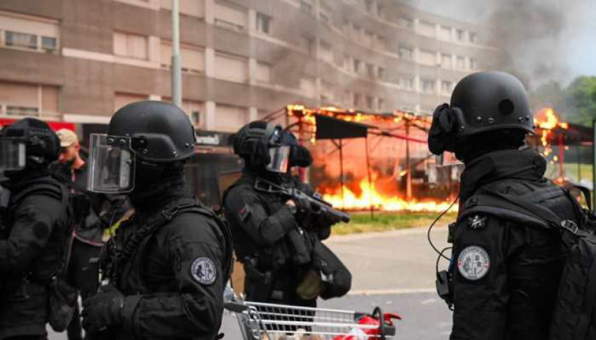 45.000 policajaca i žandarma tokom noći u Francuskoj