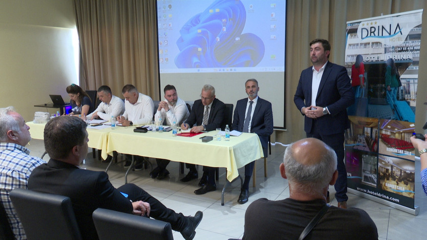 Петровић се појавио на састанку: Не дијелите пољопривреднике, они требају владину помоћ