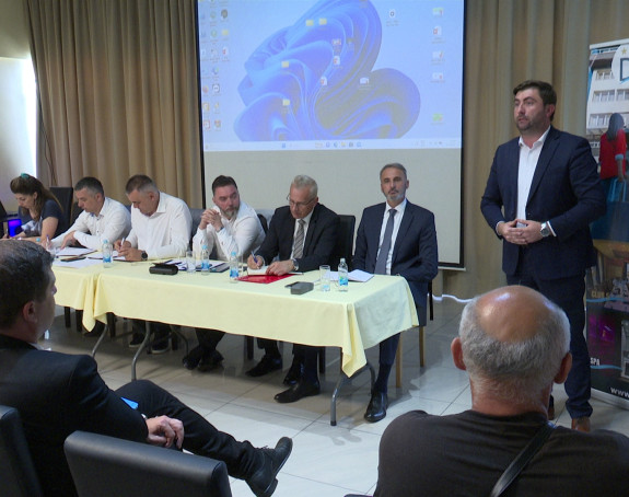 Petrović se pojavio na sastanku: Ne dijelite poljoprivrednike, oni trebaju vladinu pomoć