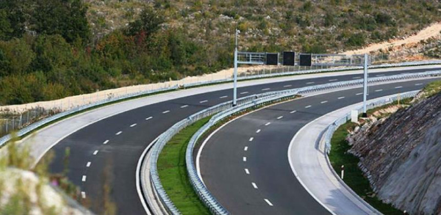 Na računima UIO stotine miliona od putarina, vlast nema dogovora