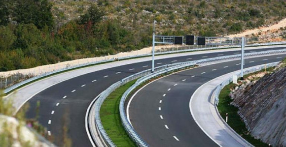 Na računima UIO stotine miliona od putarina, vlast nema dogovora