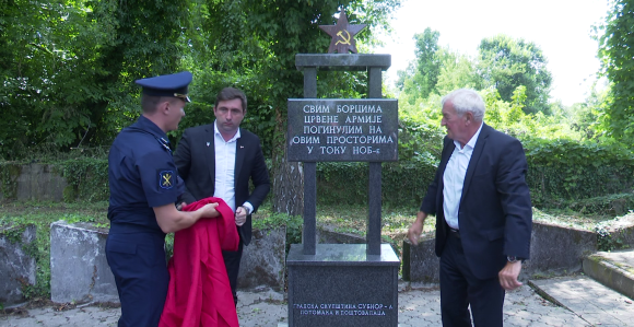 Otkriven spomenik borcima Crvene armije u Rači
