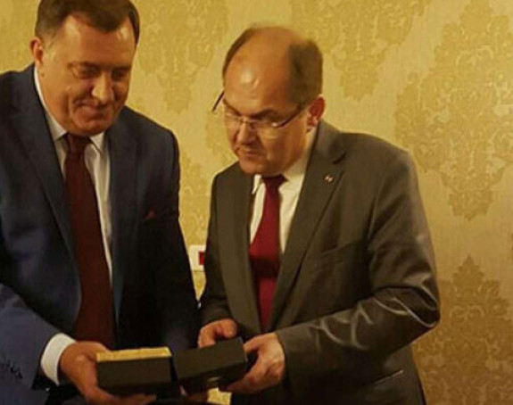 Bosić: Ovdje neko mora biti gubitnik - Dodik ili Šmit