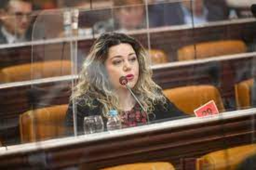 БЛ: Док трају препуцавања Аквана оде на "добош"