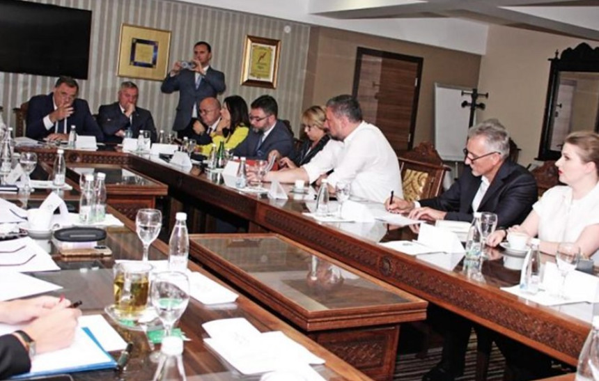 Nema napretka, požar na političkoj bh. sceni bukti