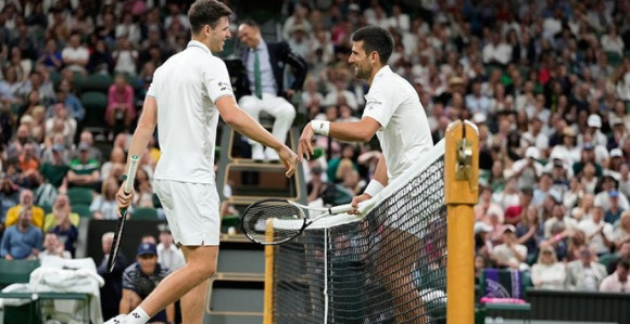 Prekinut meč između Đokovića i Hurkača