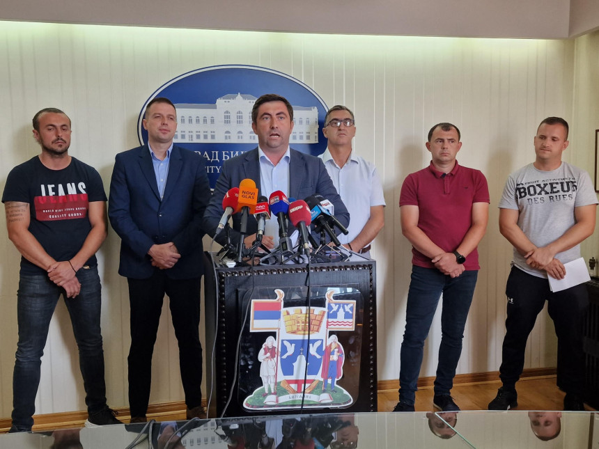 Petrović najavio: Sutra uvodimo vanredno stanje