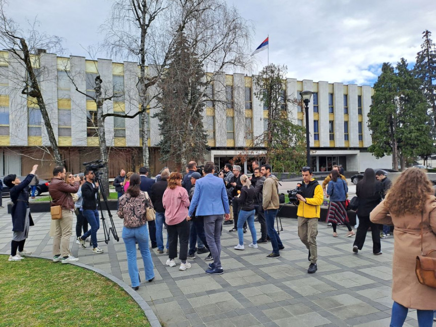 Siledžijski odnos prema građanima i medijima u RS