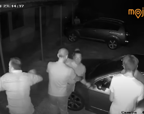 Načelnik opštine fizički napao vlasnicu kafića