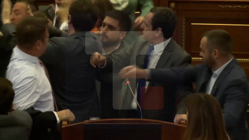 Tuča u skupštini u Prištini, Kurtija polili vodom (VIDEO)