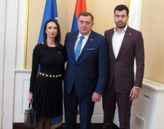 Rukama grabe milione, a narodu zamazuju oči