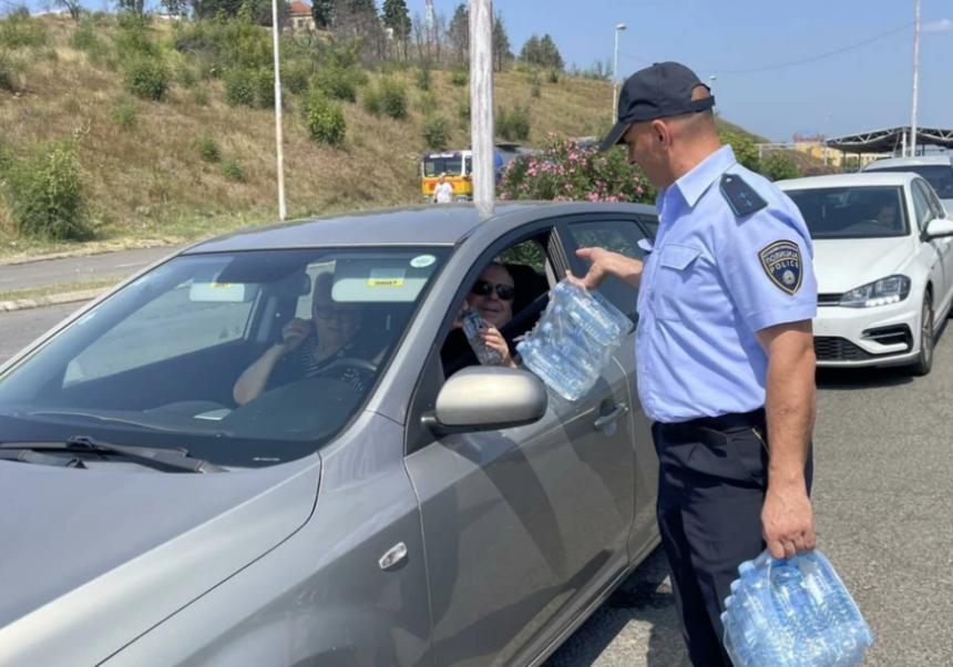 На плус 35: Путници изненађени лијепом пажњом полиције