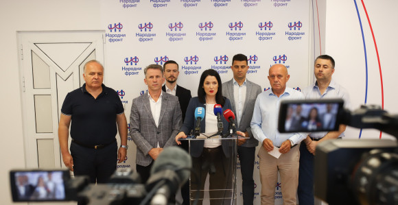 Тривић: Додик тргује Српском са дијелом странаца