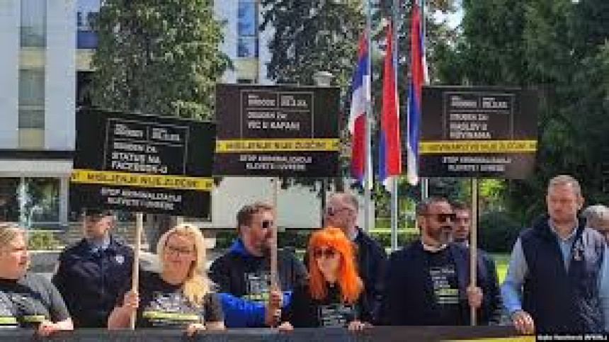 Ražim je čekao ljeto da donese loše zakone