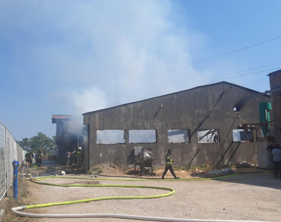 Veliki požar u krugu firme „Medeks“ u Bijeljini