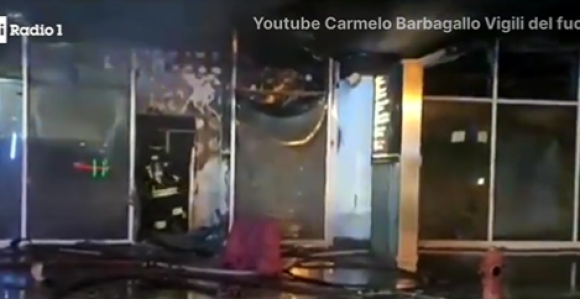 Haos zbog požara na aerodromu, došlo i do stampeda