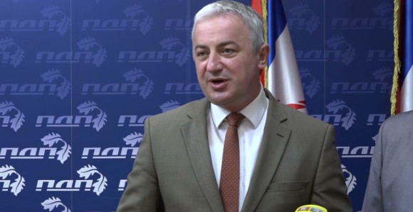 Borenović poziva vlast: Povucite sramni zakon