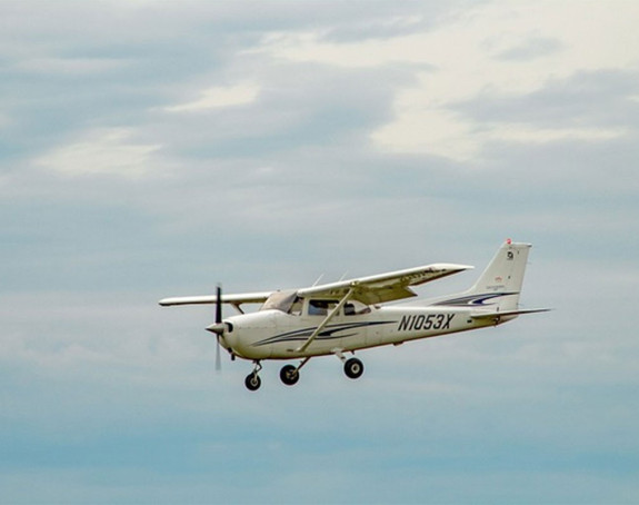 Avion se srušio na aerodromski hangar, ima mrtvih