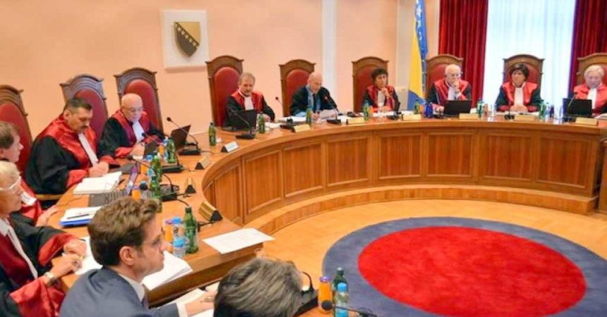 Ustavnom sudu treba zakon, a ne pravda devetorice