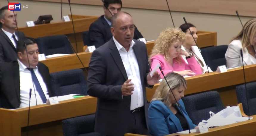 Crnadak: "Ovo što radite je moderni Goli otok!"